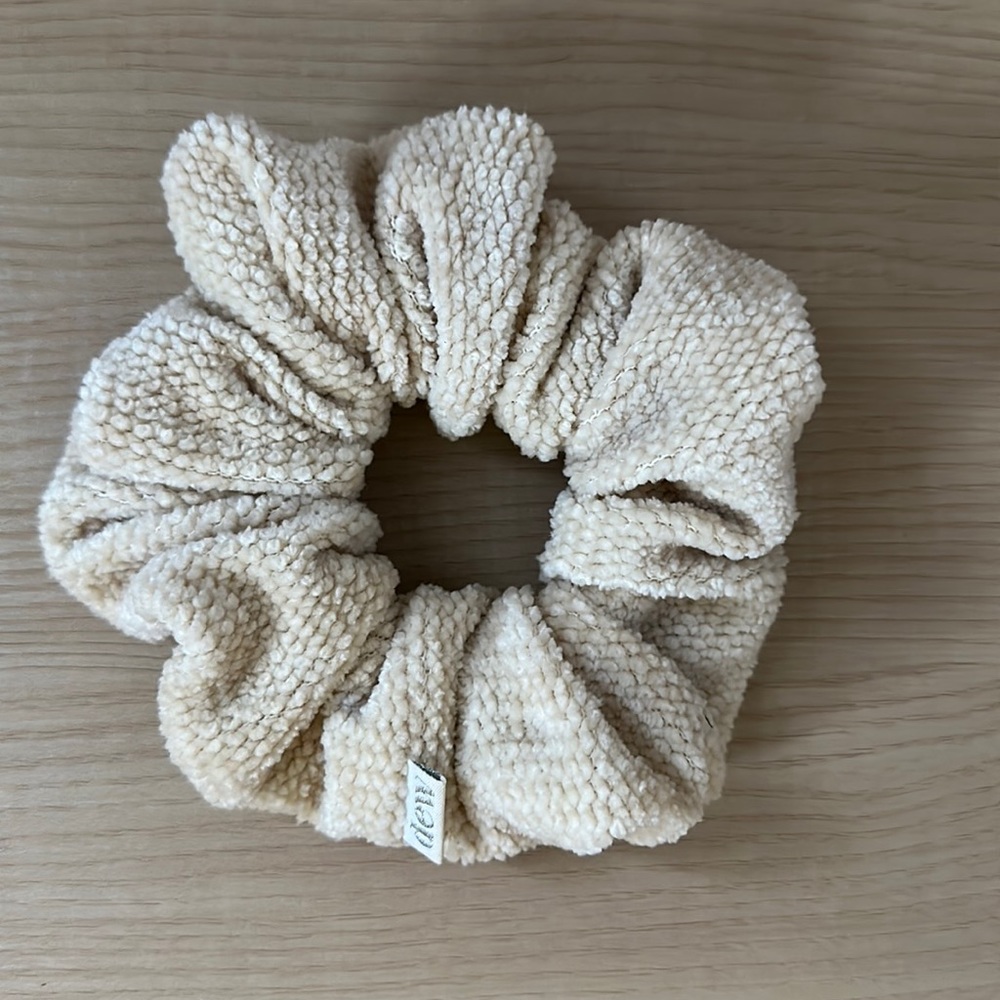 Dew Edit Scrunchie "Fine & Dandy"